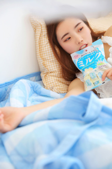 美女请别影响我学习
